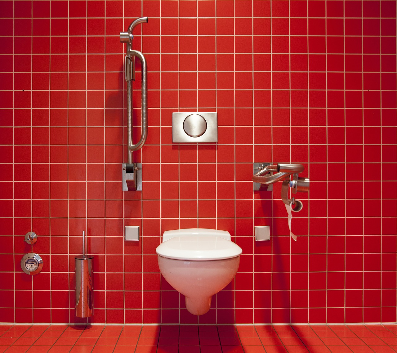 mDesign Set da 2 Comodi scopini per WC con portascopino bianco Scopino bagno in plastica dal design moderno 