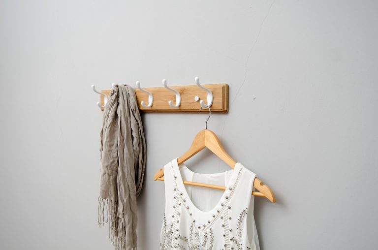 Ganci da bagno guida per un look minimal