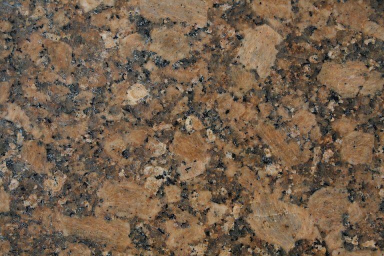 Perché scegliere il granito al posto del marmo in cucina