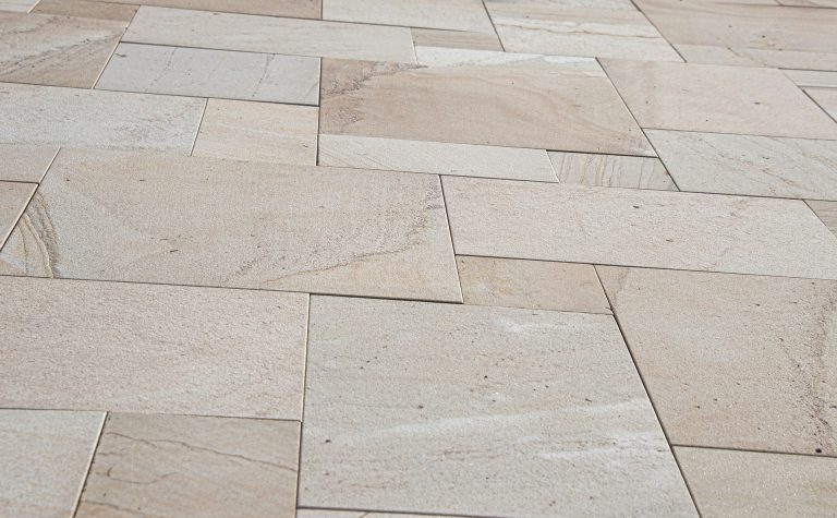 Qual è il materiale migliore per le piastrelle del bagno